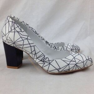SHOES OF PREY Block Heel Pump sz 6